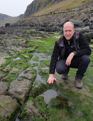 staffin beach dinosaur footprint location